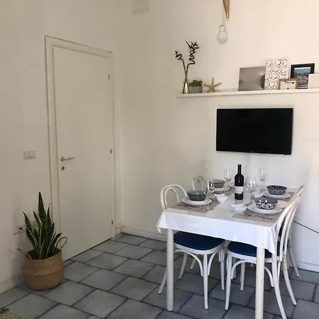 Casa Laura A Due Passi Dal Mare 아파트 *